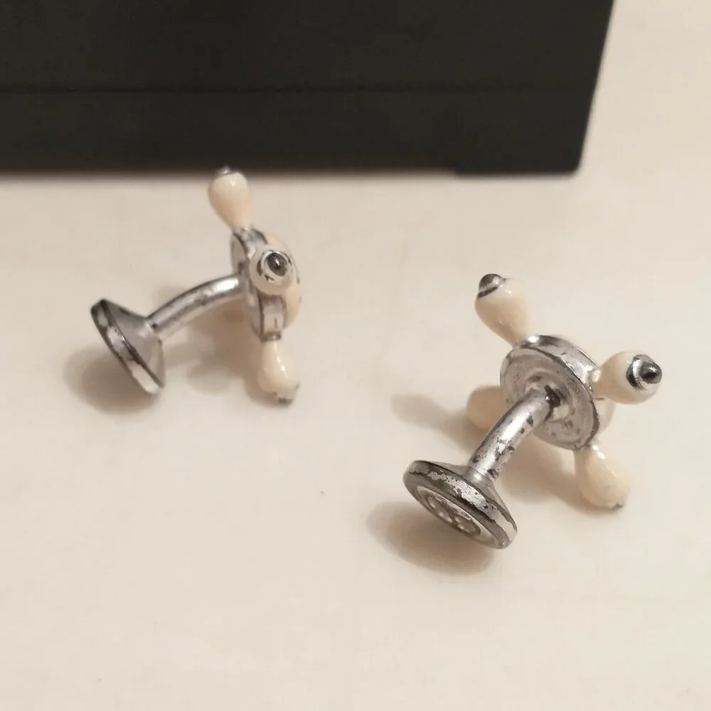 FUNKY VINTAGE KENNETH COLE CUFFLINKS, WHITE/SILVER
